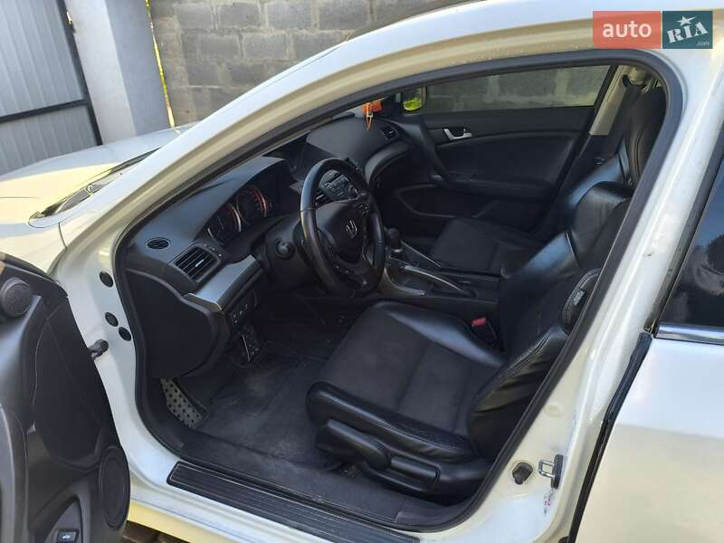 Седан Honda Accord 2010 в Киеве