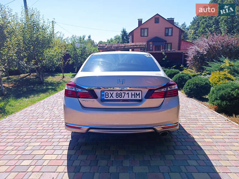 Седан Honda Accord 2017 в Шепетівці