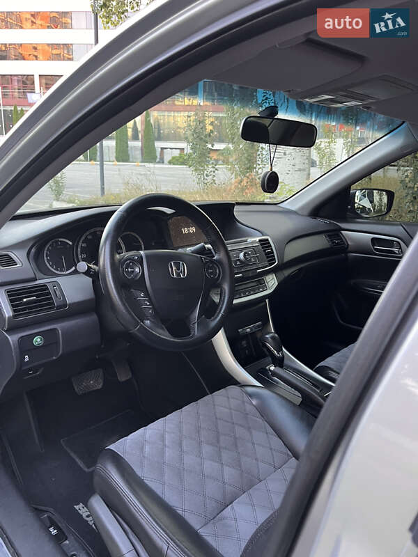 Седан Honda Accord 2013 в Днепре