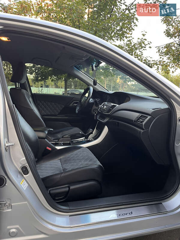 Седан Honda Accord 2013 в Днепре