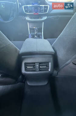 Седан Honda Accord 2013 в 