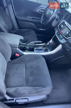 Седан Honda Accord 2013 в 