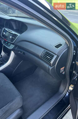Седан Honda Accord 2013 в 