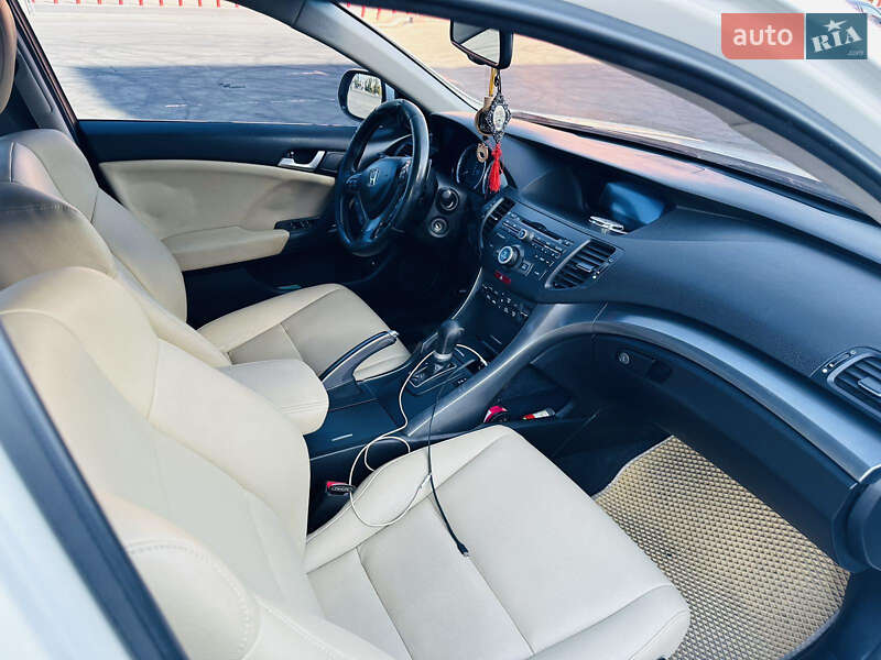 Седан Honda Accord 2011 в Киеве