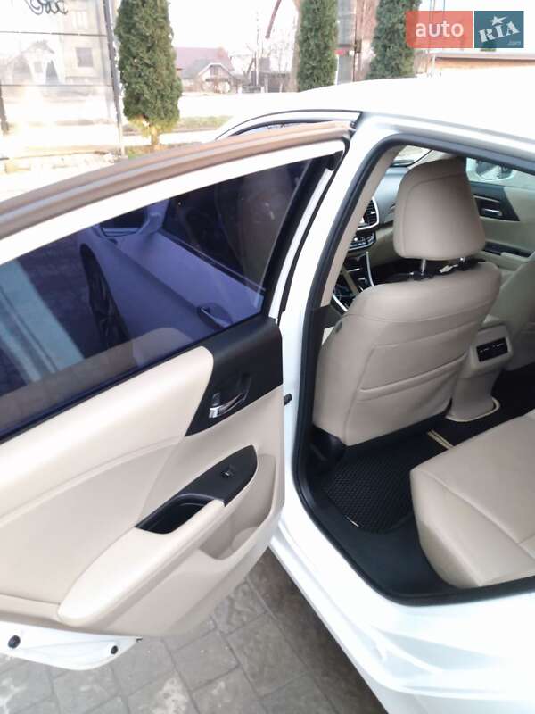 Седан Honda Accord 2016 в Івано-Франківську