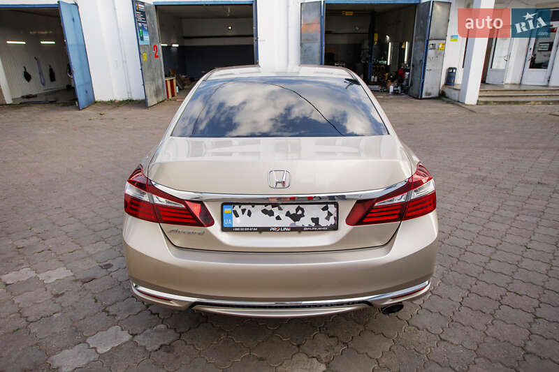 Седан Honda Accord 2016 в Чернівцях