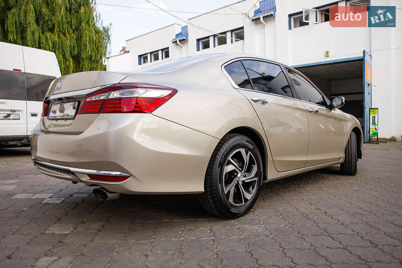 Седан Honda Accord 2016 в Чернівцях