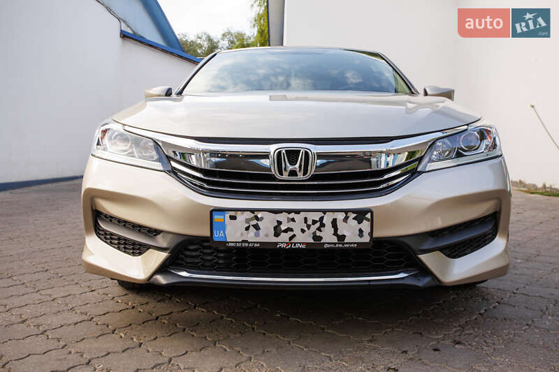 Седан Honda Accord 2016 в Чернівцях