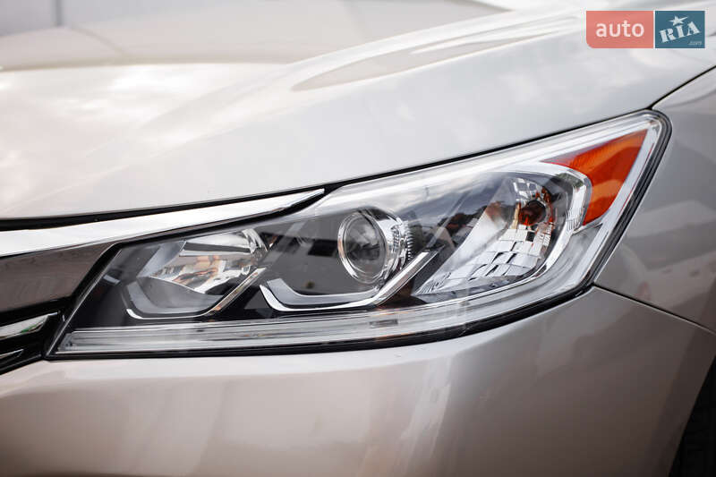 Седан Honda Accord 2016 в Чернівцях