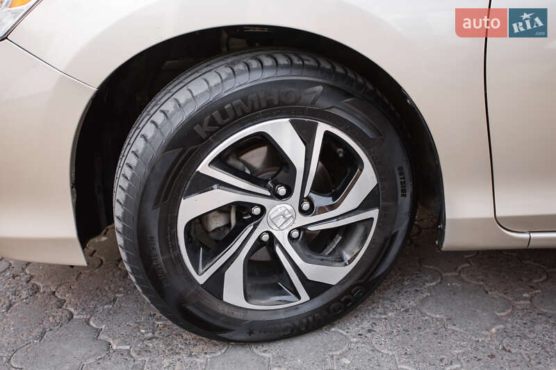 Седан Honda Accord 2016 в Чернівцях