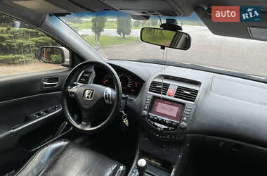 Седан Honda Accord 2003 в  фото 3 Седан Honda Accord 2003 в