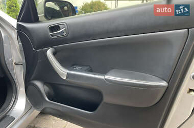 Седан Honda Accord 2003 в  фото 8 Седан Honda Accord 2003 в