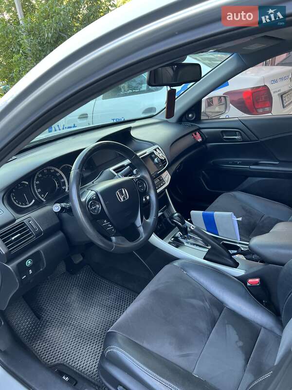 Седан Honda Accord 2013 в Львове