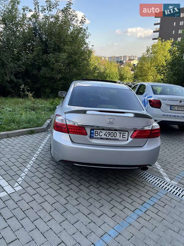 Седан Honda Accord 2013 в Львове