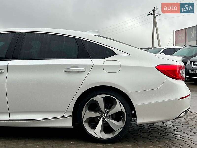 Седан Honda Accord 2018 в Львові