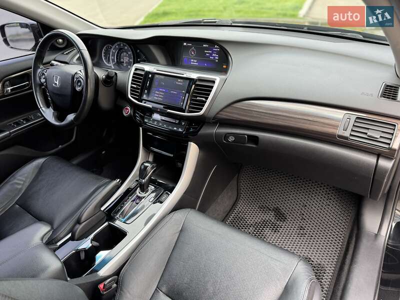 Седан Honda Accord 2015 в Днепре