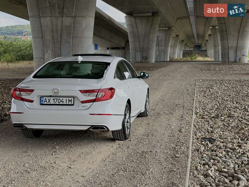Седан Honda Accord 2018 в Киеве