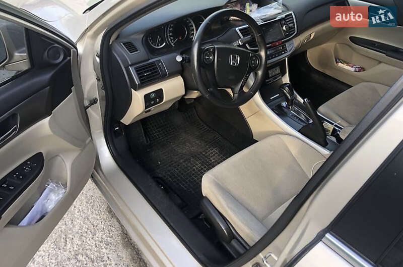 Седан Honda Accord 2013 в Тернополе