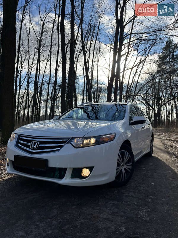 Универсал Honda Accord 2010 в 