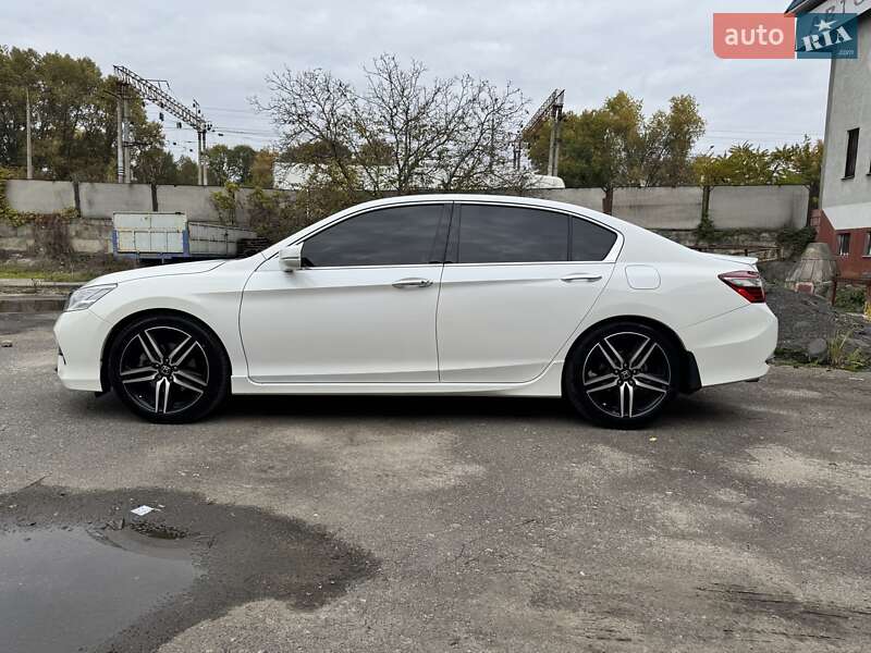 Седан Honda Accord 2015 в Хмельницком