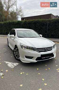 Седан Honda Accord 2013 в 