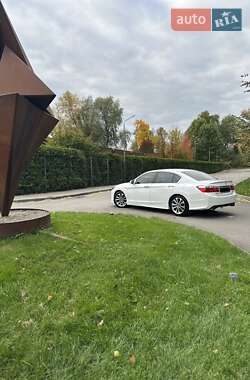 Седан Honda Accord 2013 в 