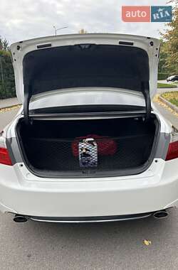 Седан Honda Accord 2013 в 
