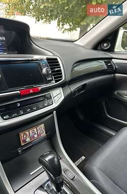 Седан Honda Accord 2013 в 