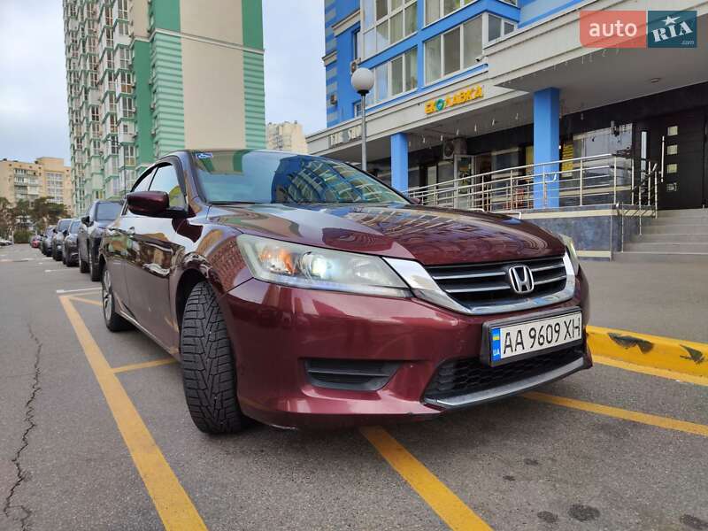 Седан Honda Accord 2014 в Киеве