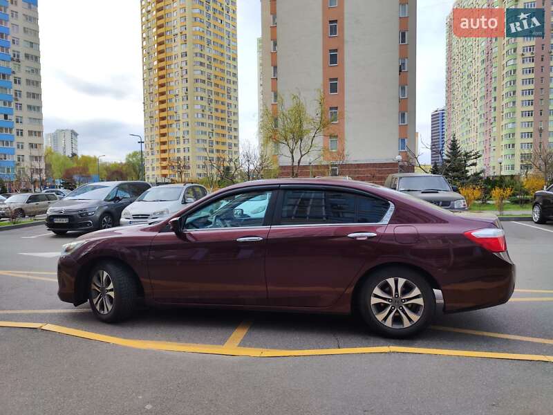 Седан Honda Accord 2014 в Киеве