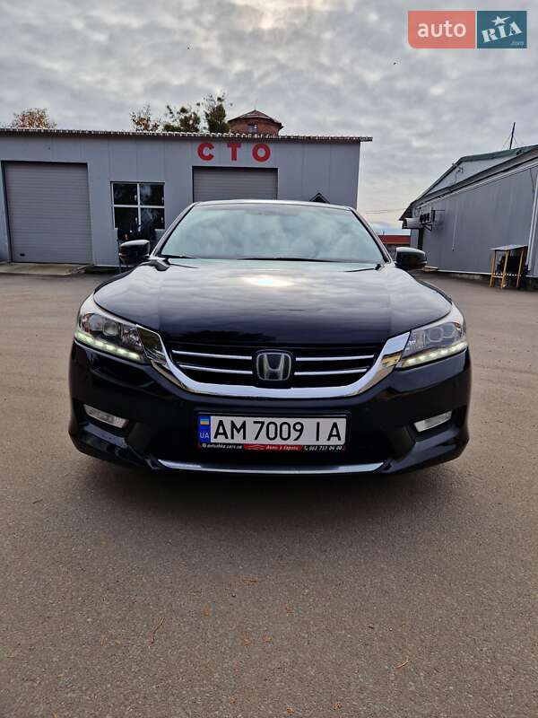 Седан Honda Accord 2013 в 