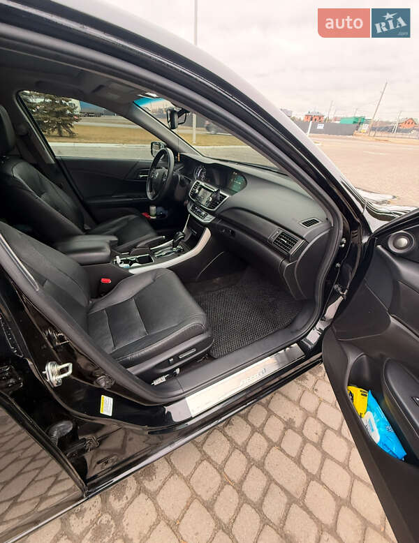 Седан Honda Accord 2015 в Львові