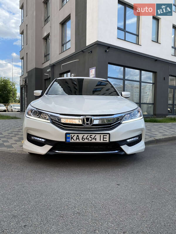 Седан Honda Accord 2016 в Киеве