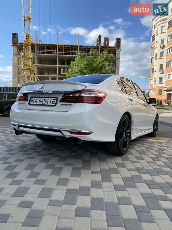 Седан Honda Accord 2016 в Киеве