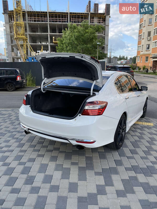 Седан Honda Accord 2016 в Киеве