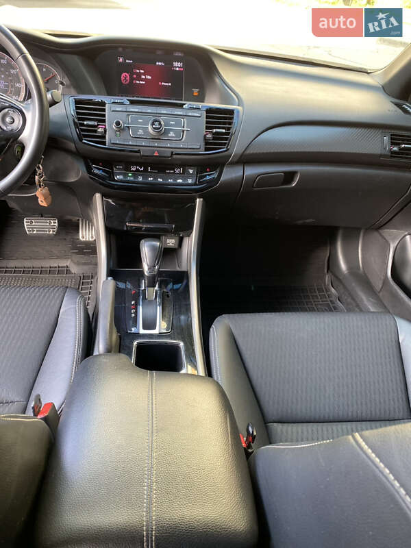 Седан Honda Accord 2016 в Киеве