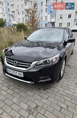 Седан Honda Accord 2013 в Петропавлівській Борщагівці