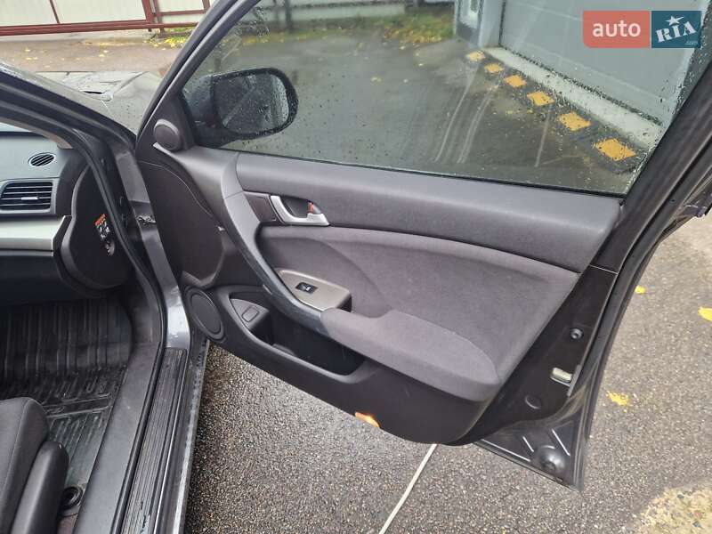 Седан Honda Accord 2010 в Глевасі