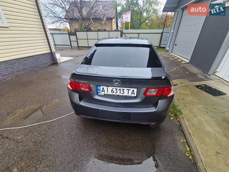 Седан Honda Accord 2010 в Глевасі