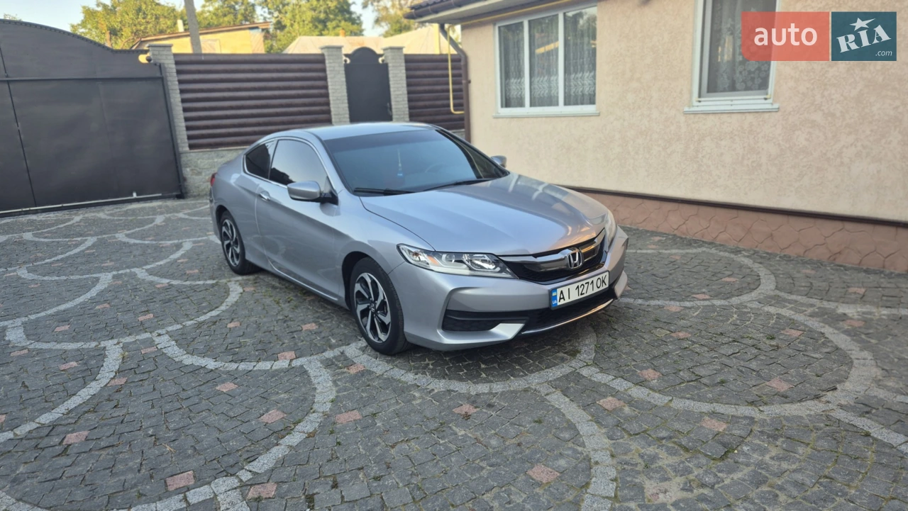 Автомобіль у відмінному стані, нічого не потрібно робити, 10.10.2025 року пройдено повне ТО, замінено мастило, фільтра, екорежим, спорт режим, звичайний режим, чорна стеля, резина зима, літо, оригінальний пробіг, безпека вся рідна із заводу, не стріляна. Автомобіль дружини, їздила обережно. Прохання автобізнесменів і площадткам з продажу не турбувати, по викликам їздити не буду. Кому сподобається приїхали подивились потім поїхали на будь-яке ваше СТО в межах лівого берега Києва або м. Бровари. Причина продажу не користуємось, в сім'ї не один автомобіль.