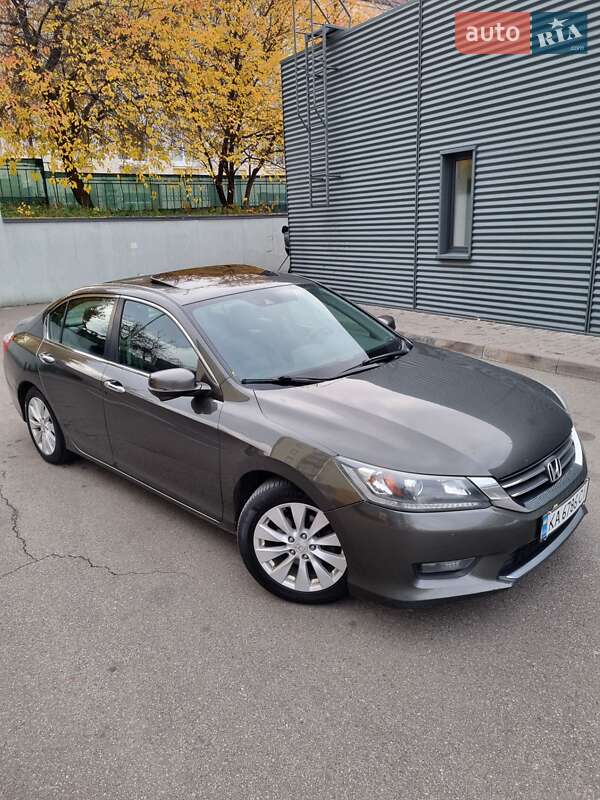 Седан Honda Accord 2014 в Киеве