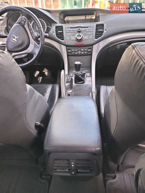 Седан Honda Accord 2010 в Киеве