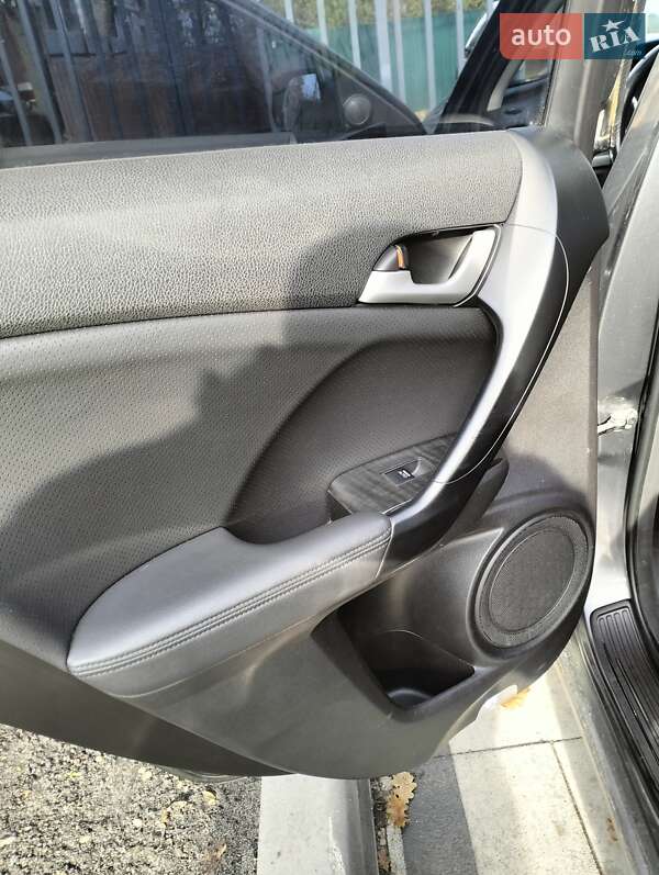 Седан Honda Accord 2010 в Киеве