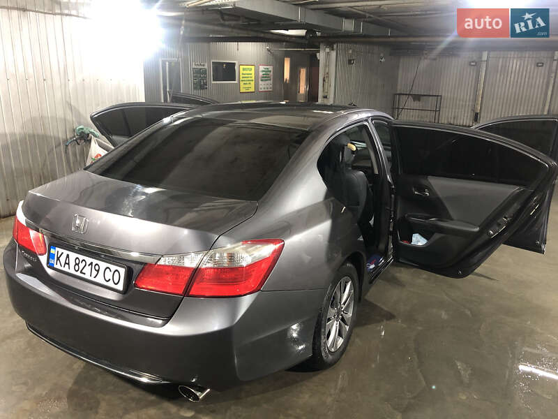 Седан Honda Accord 2012 в Киеве