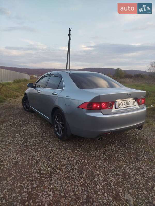 Седан Honda Accord 2004 в Ужгороде