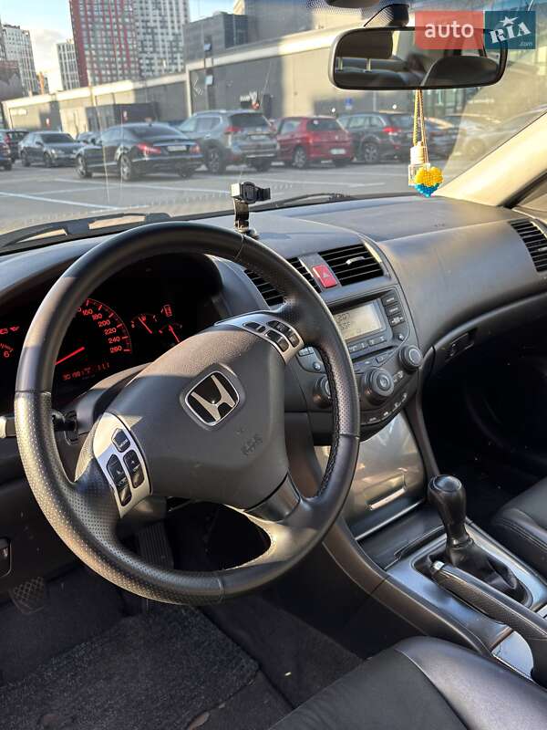 Седан Honda Accord 2004 в Києві