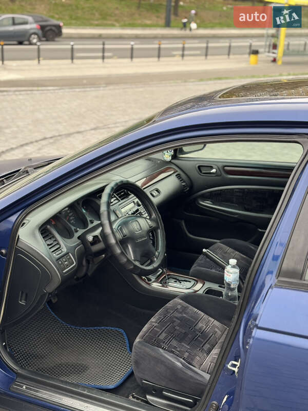 Лифтбек Honda Accord 2000 в Днепре