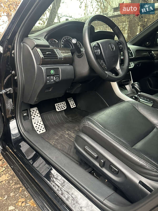Седан Honda Accord 2013 в Днепре