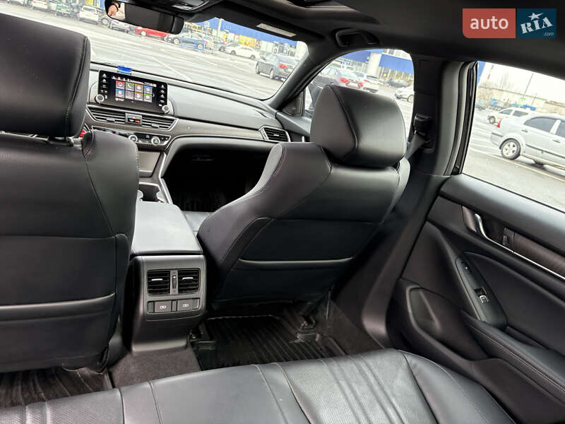 Седан Honda Accord 2018 в Киеве