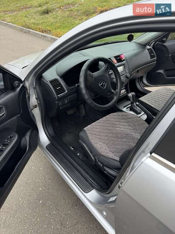 Седан Honda Accord 2004 в Кривом Роге фото 2 Седан Honda Accord 2004 в Кривом Роге